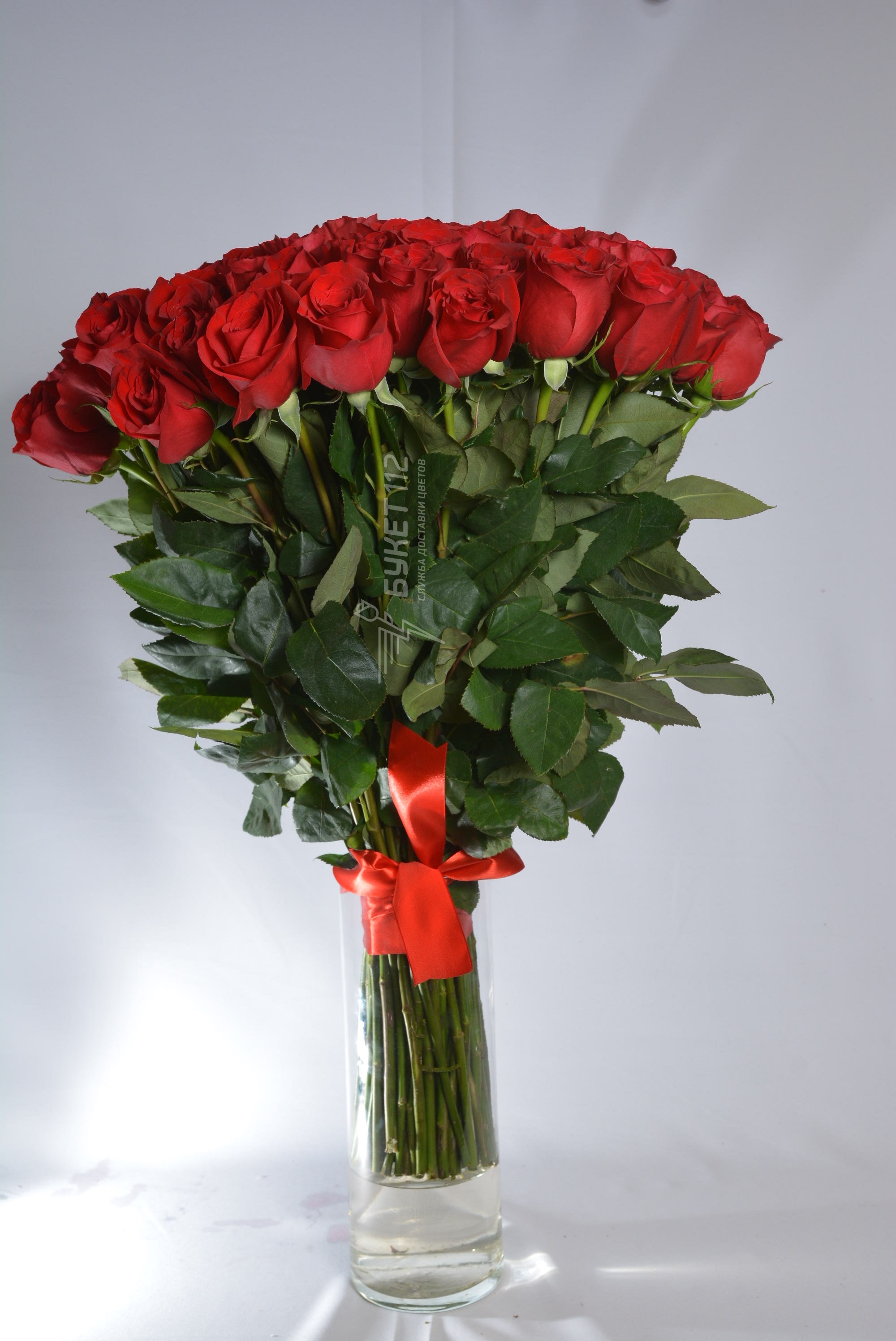 Уточните цвет роз, которые есть в наличии, т.к. цвет букета может отличатся от изображения на фото!